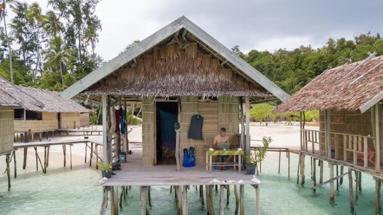 Nus Homestay Raja Ampat Kri Exteriör bild
